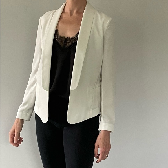 Creamy White DKNYC blazer. Size 6 - Picture 4 of 4